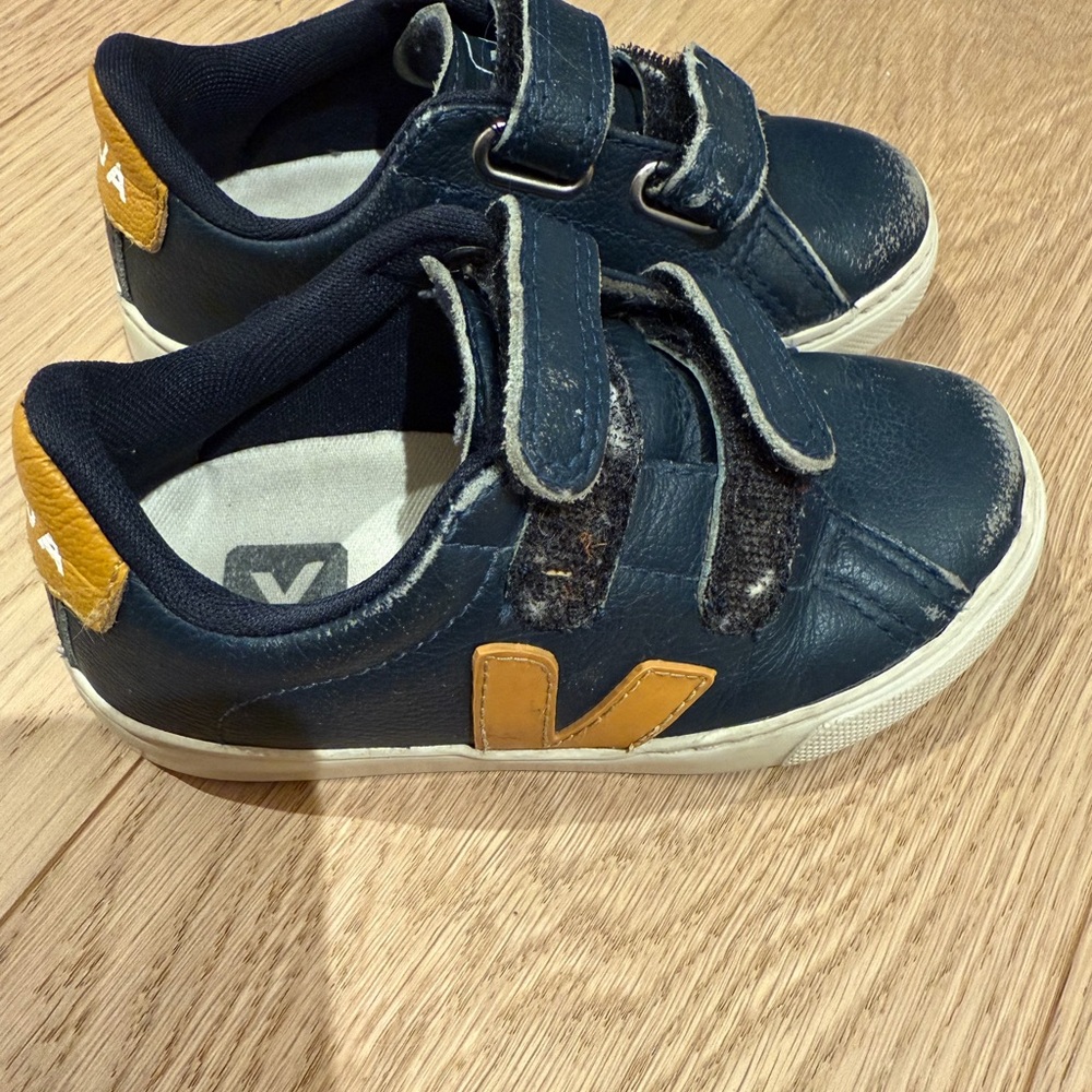 Veja Kids Sneakers in Navy and mustard